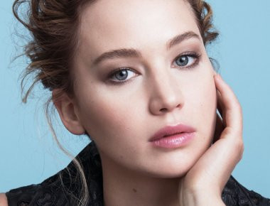 Tα «γαλλικά» της Jennifer Lawrence σε παπαράτσι για λογαριασμό του σκύλου της (βίντεο)